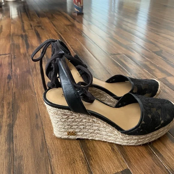 Sandals - Picture 1 of 3